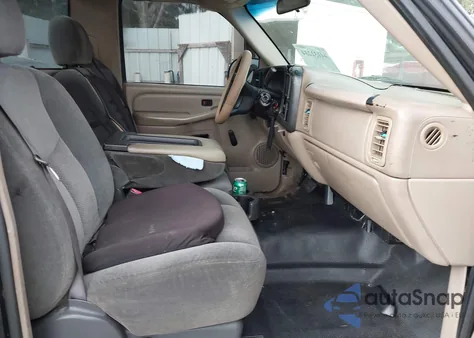 2002 Chevrolet Silverado 1500 z USA, uszkodzony, nr VIN 1GCEC14W72Z198852